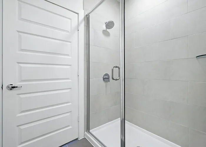 94 Modern 2b2b Near Stockyards, Pool & Gym * Fort Worth