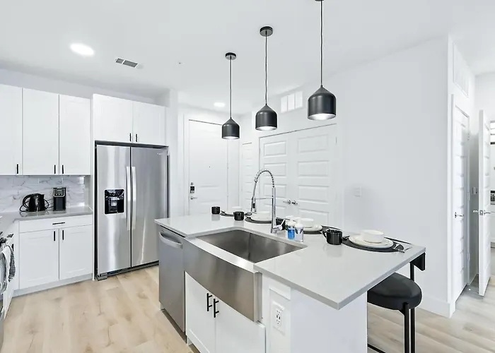 Apartment 94 Modern 2b2b Near Stockyards, Pool & Gym *