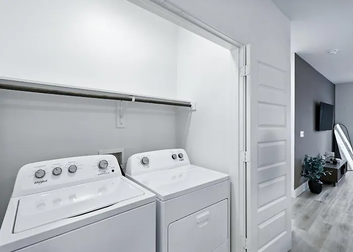94 Modern 2b2b Near Stockyards, Pool & Gym Fort Worth