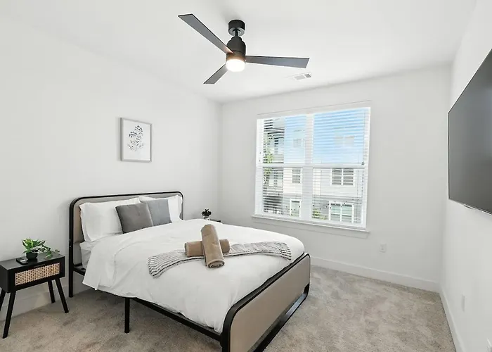 94 Modern 2b2b Near Stockyards, Pool & Gym * Fort Worth