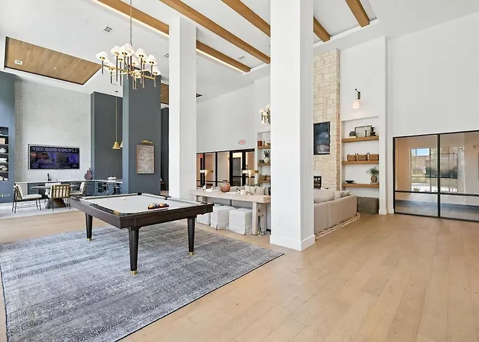 Apartment 94 Modern 2b2b Near Stockyards, Pool & Gym *