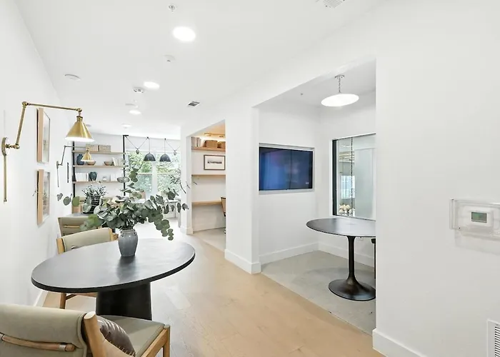94 Modern 2b2b Near Stockyards, Pool & Gym Apartment Fort Worth