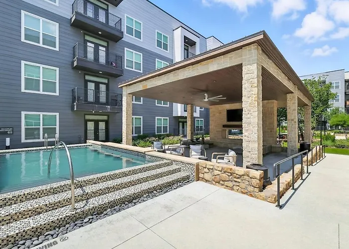 94 Modern 2b2b Near Stockyards, Pool & Gym * Fort Worth