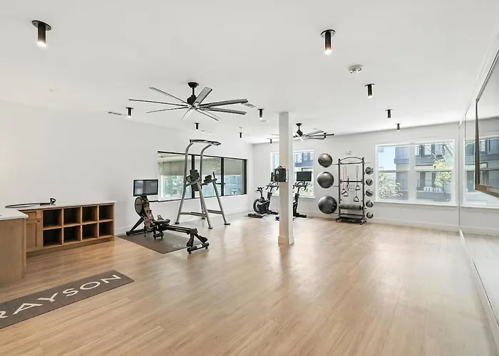 Apartment 94 Modern 2b2b Near Stockyards, Pool & Gym