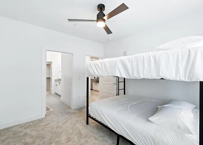Apartment 94 Modern 2b2b Near Stockyards, Pool & Gym *