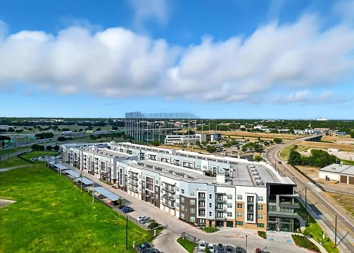 94 Modern 2b2b Near Stockyards, Pool & Gym Apartment *