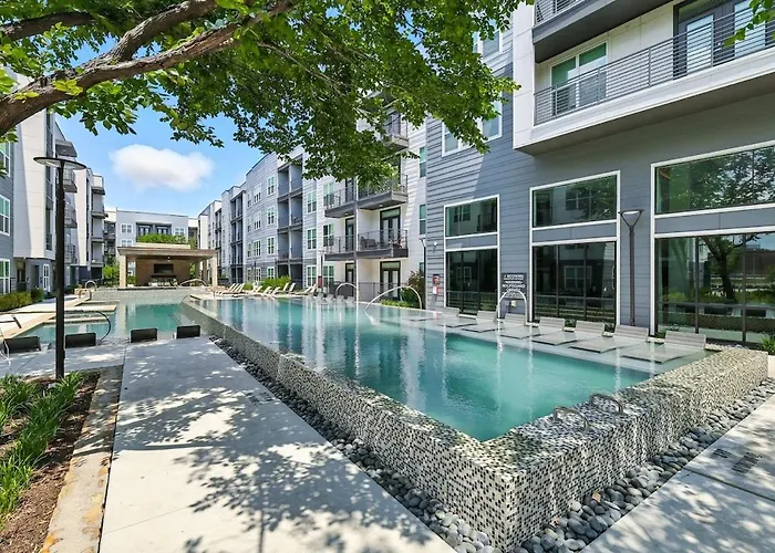 Apartment 94 Modern 2b2b Near Stockyards, Pool & Gym Fort Worth
