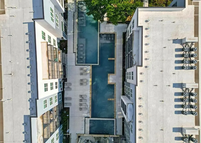 94 Modern 2b2b Near Stockyards, Pool & Gym * Fort Worth