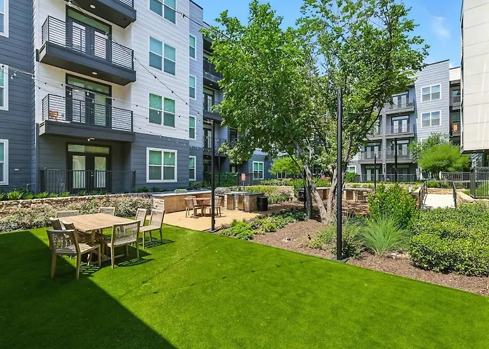 94 Modern 2b2b Near Stockyards, Pool & Gym * Fort Worth