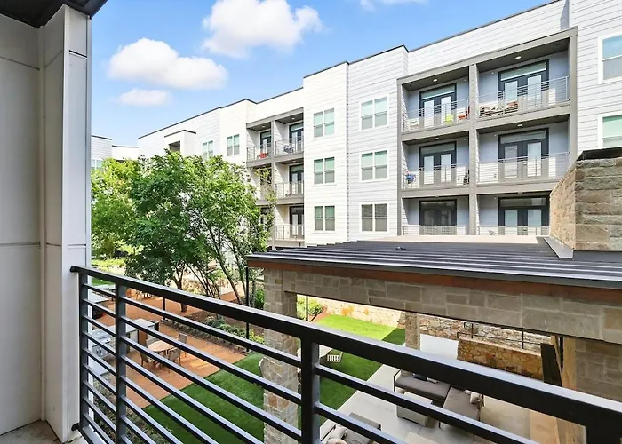 Apartment 94 Modern 2b2b Near Stockyards, Pool & Gym